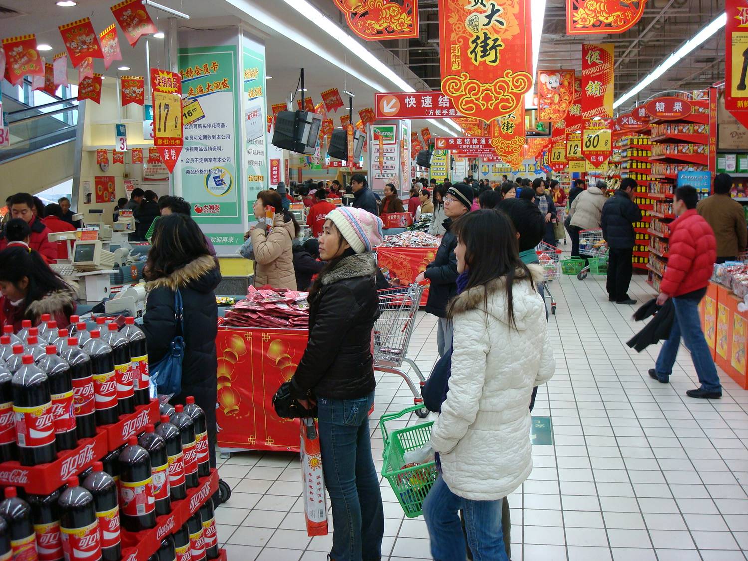 normal checkout  in a Chinese supermarket