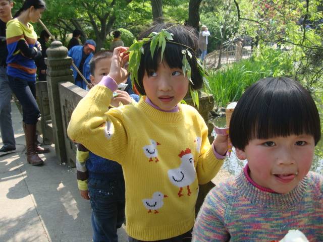 It was a great day for kids in West Lake Park, Hangzhou, China