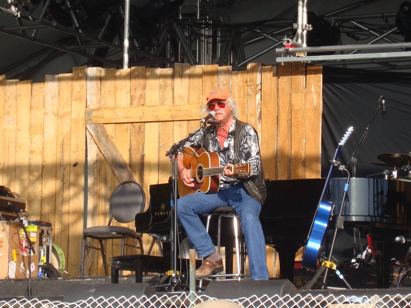 Arlo Guthrie on stage at the Winnipeg Folk Festival 2009.  Consummate performer.