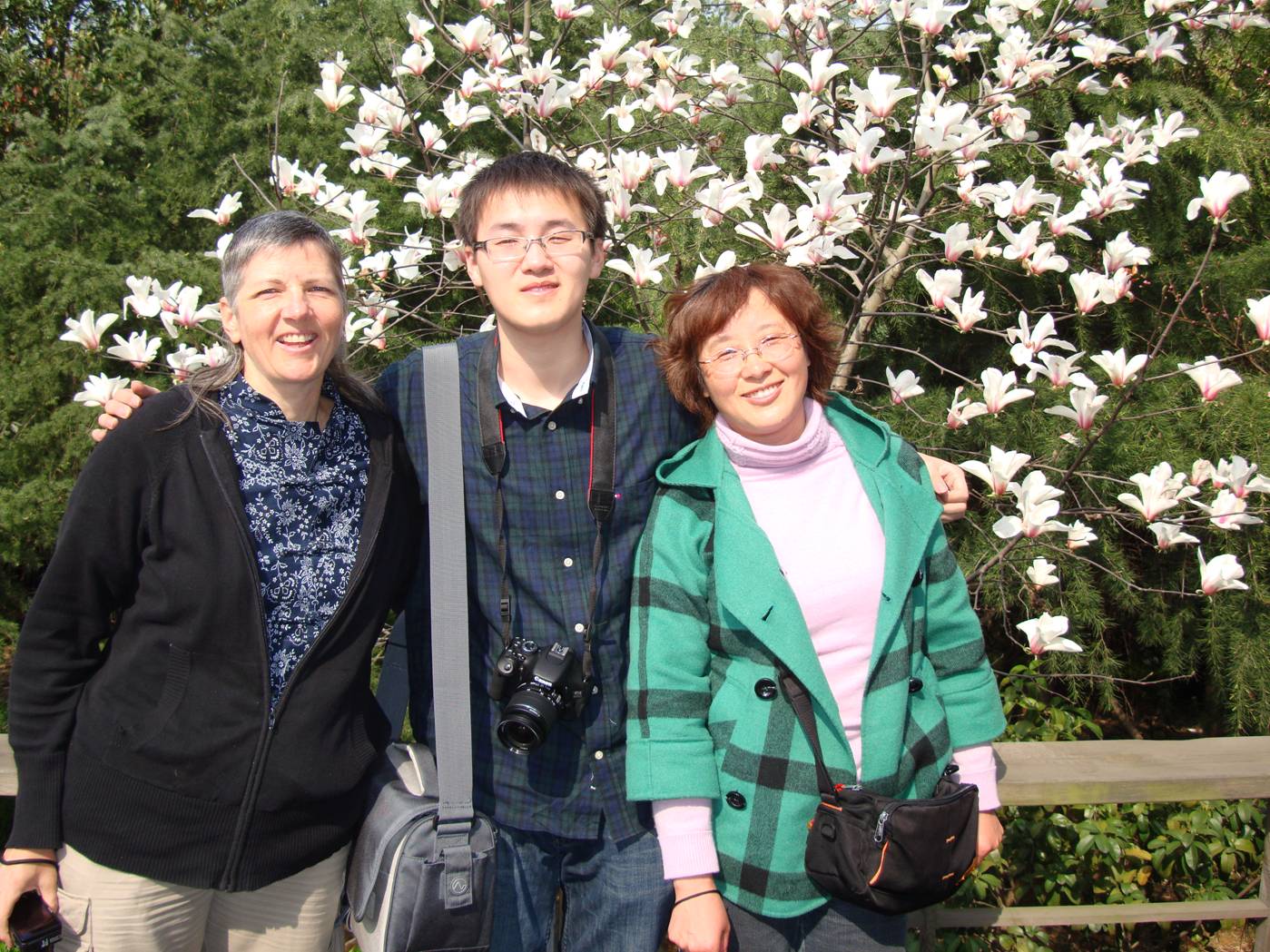 Picture:  Ruth with George and his mother.  Yang Shan, Wuxi, China