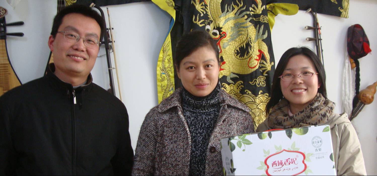 Picture:  Left to right - Deputy Director Yao Xin, Director Zhong Fang, and office assistant Shirley Li 孙梦黎 with an introductory gift of fruit.  Jiangnan University, Wuxi, China