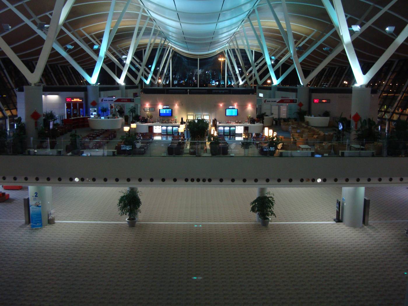 Picture:  Shanghai Pudong airport at 21:10, our flight time.  Much of the airport was deserted.