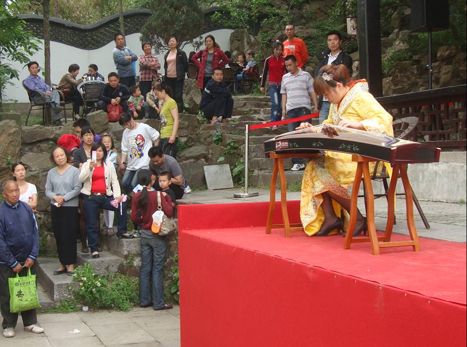 Picture: A Guzheng musician gives a free concert.  Xi Hui Park,  Wuxi, China