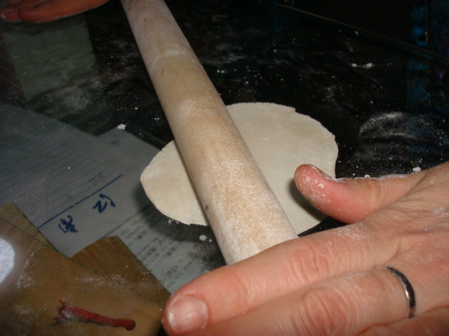 rolling jiaozi