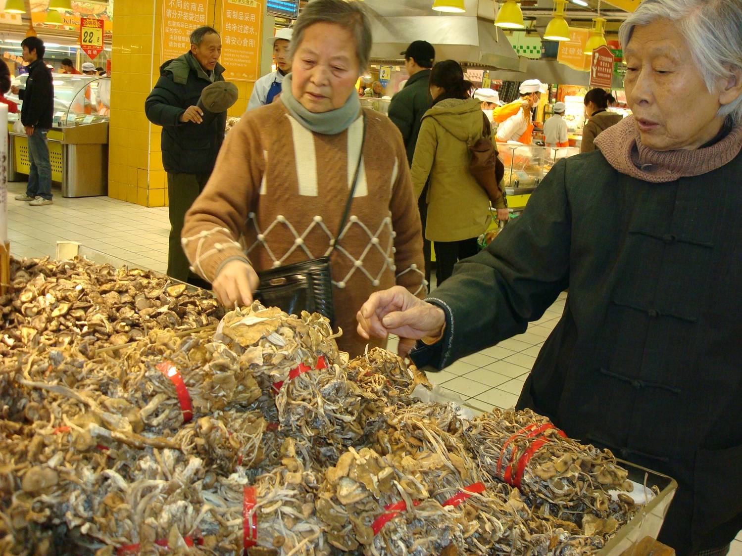 mushrooms in a Chinese supermarket