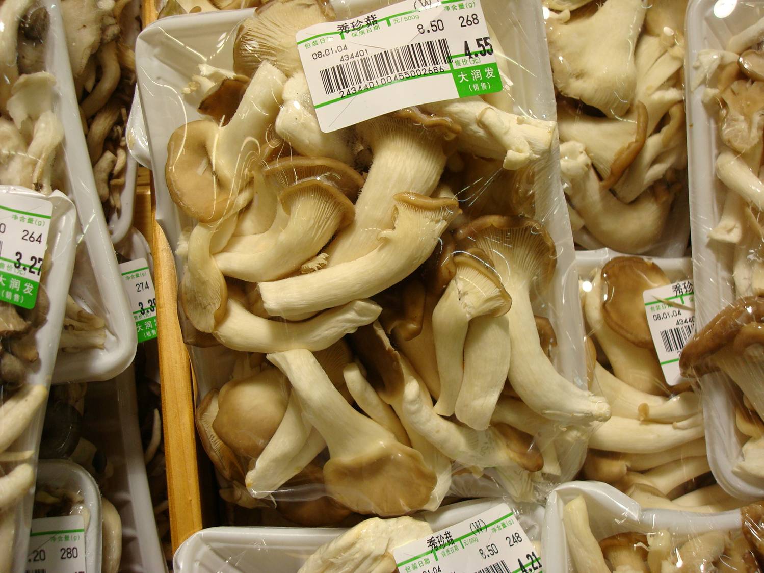 mushrooms in a Chinese supermarket