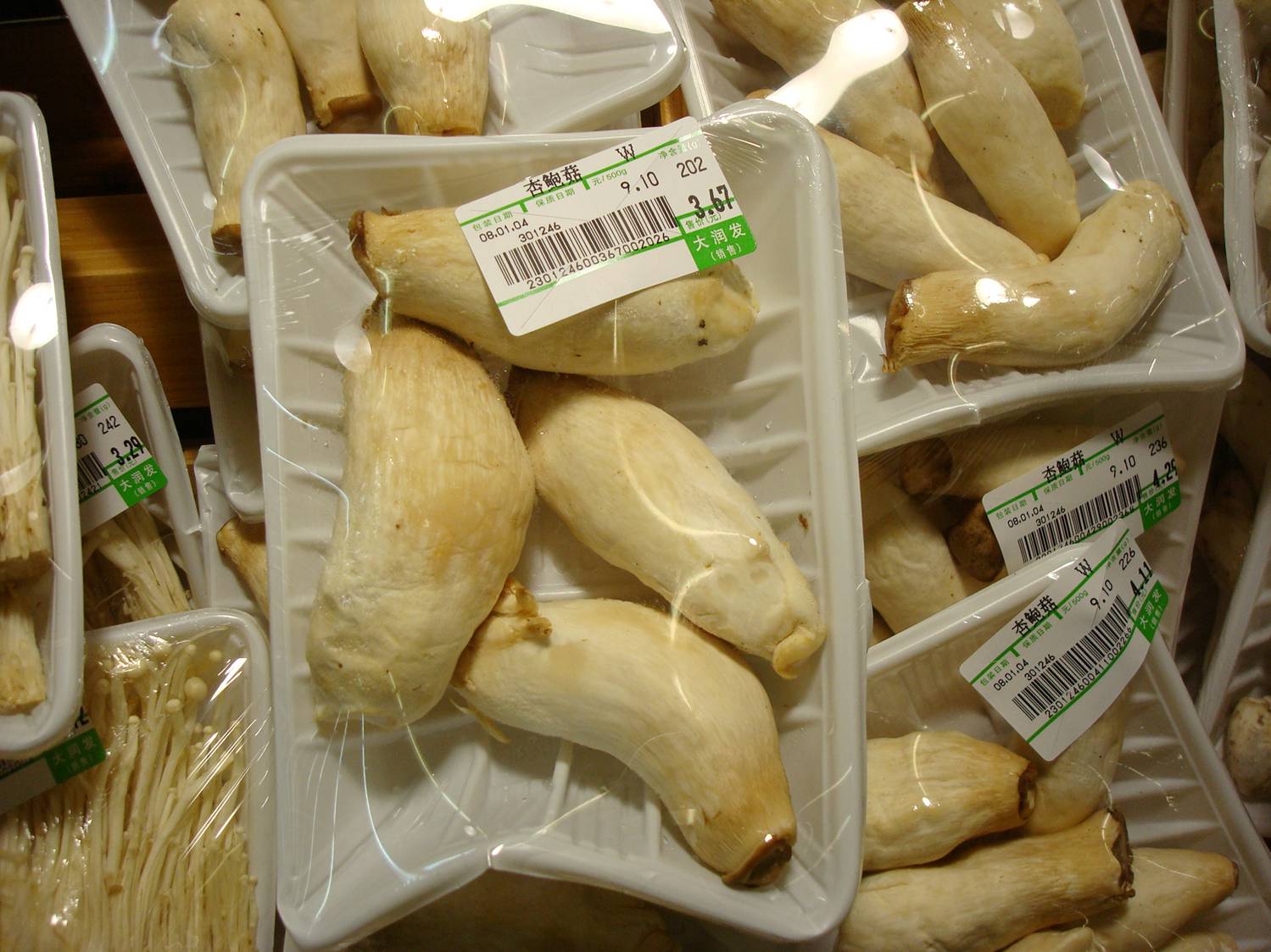 mushrooms in a Chinese supermarket